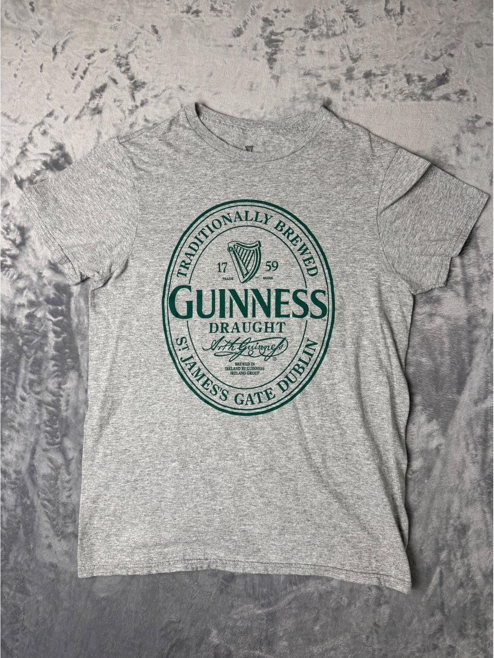 Guinness Traditional Brewed Draught Logo Gray T-Shirt Size Small